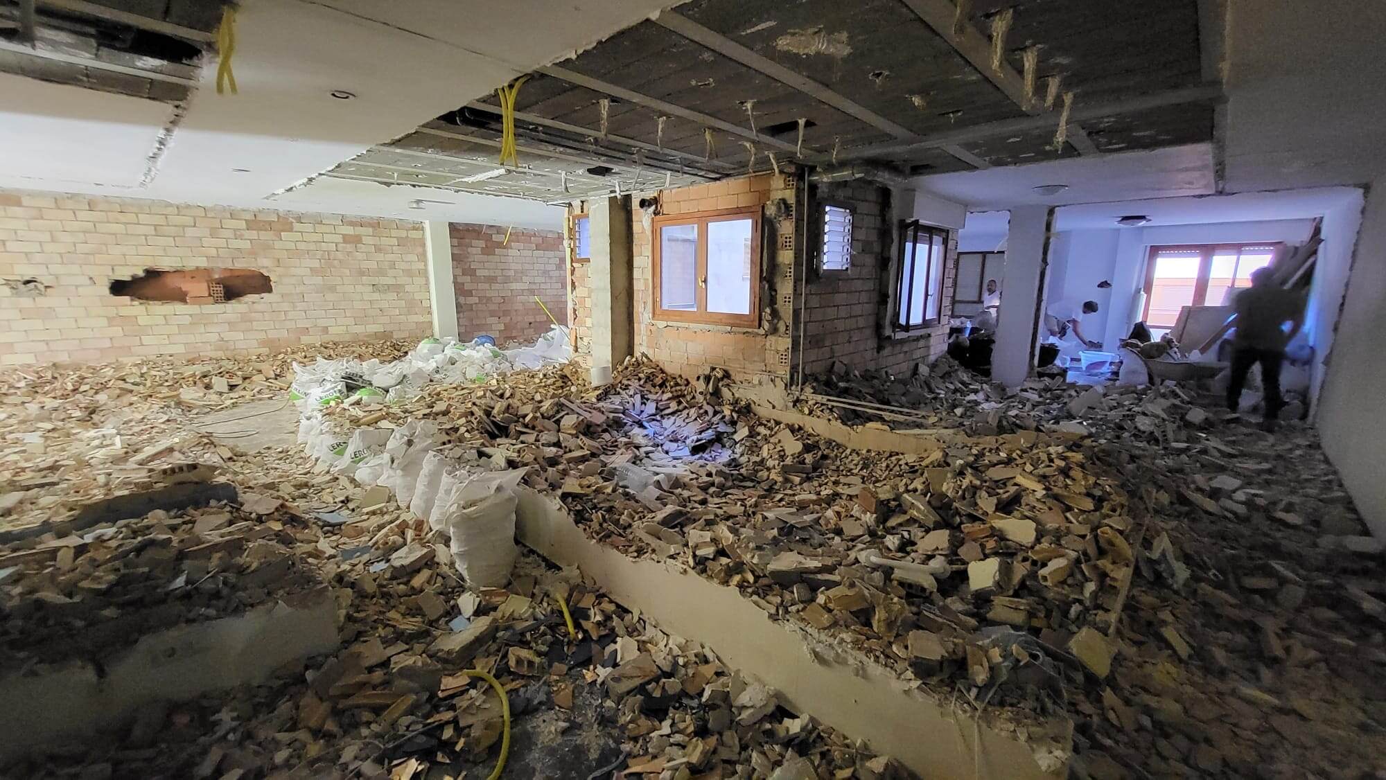 Espacio interior durante trabajos de demolición y reforma